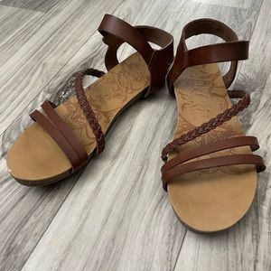 Blowfish women’s sandals, brown. Used, good condition.